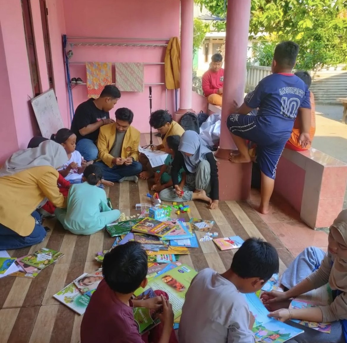 Program peningkatan minat baca anak di Desa Muara Bakti